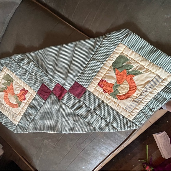 Small table runner - Picture 2 of 2